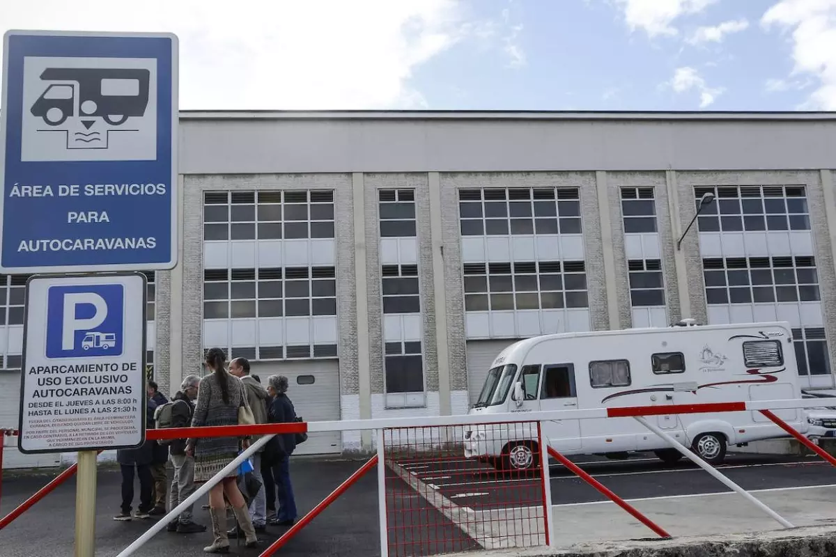 Torrelavega estrena área de autocaravanas gratuita en el exterior del Mercado de Ganados con capacidad para 10 vehículos